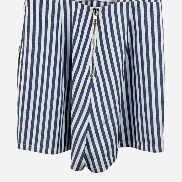 New-shop17 Vertical Striped Deep V-neck, Open Tie Back, Flutter Sleeve Romper SM - Picture 8 of 15